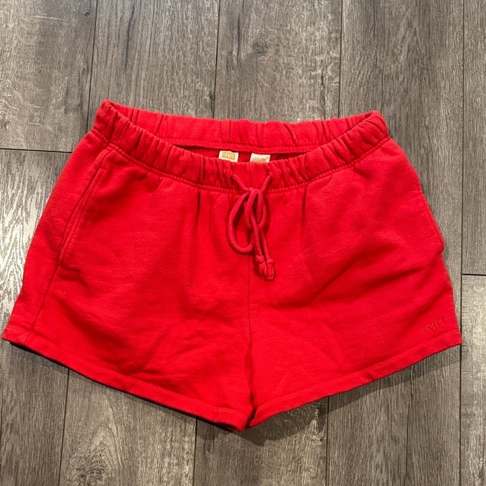 Levi’s red gold tab sweat shorts M